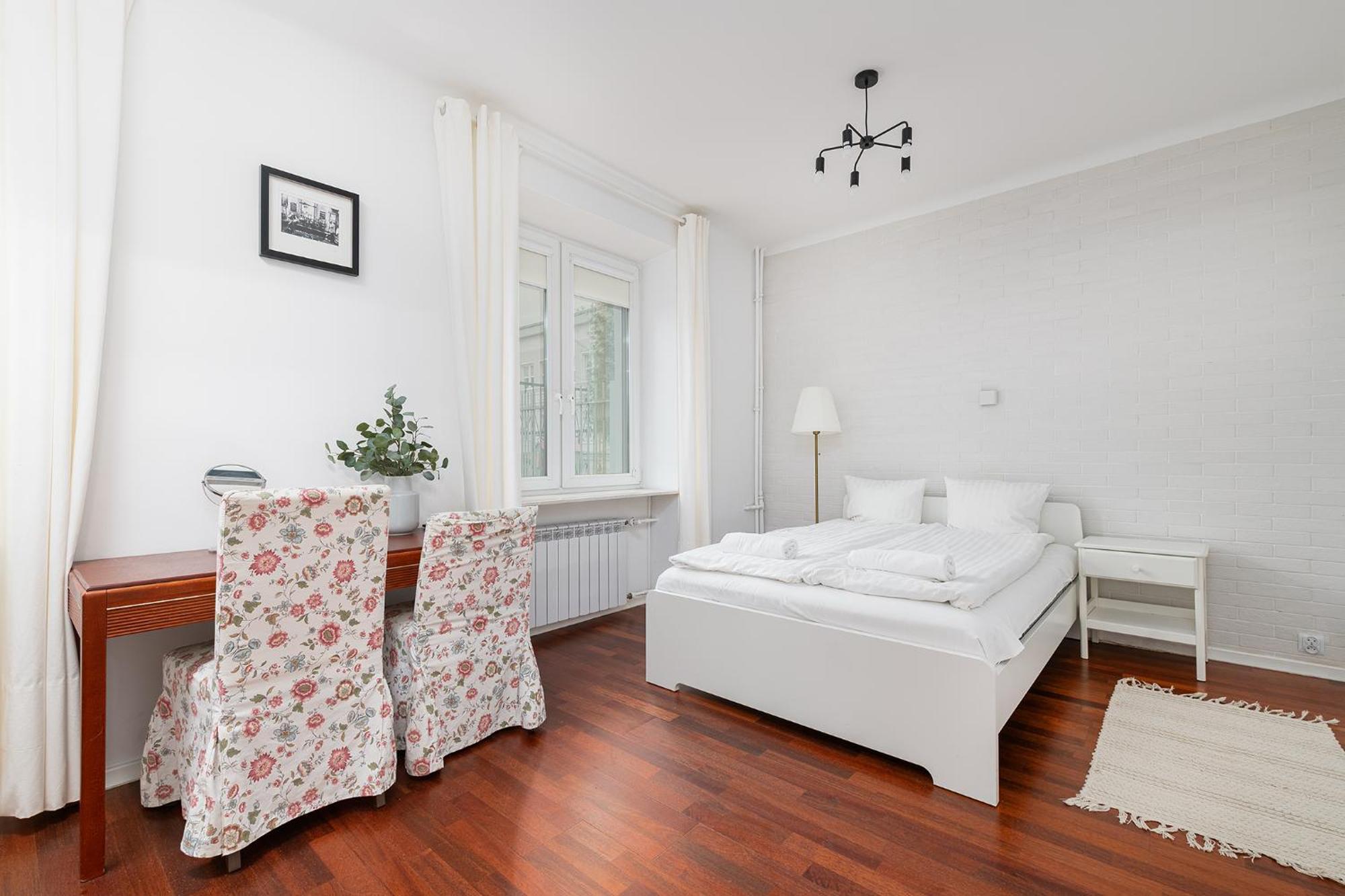 Rentplanet - Chmielna Apartment